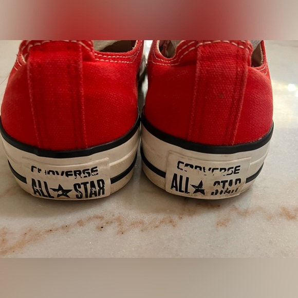 Converse Chuck Taylor Red Low top Unisex Sneakers Women’s Size 7 M Size 5 - Picture 3 of 6